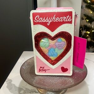 Betsey Johnson SASSYHEARTS XOSweets Valentines CandyHearts Glitter Crossbody NWT